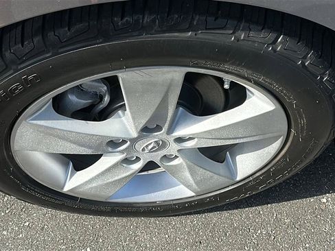Used 2013 Hyundai Elantra GLS w/ Preferred Pkg FWD image 16