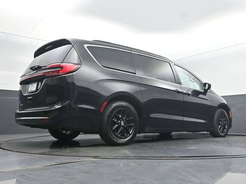 Used 2022 Chrysler Pacifica Touring-L FWD image 49