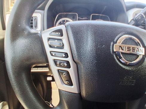 Used 2017 Nissan Titan SV AWD/4WD image 30