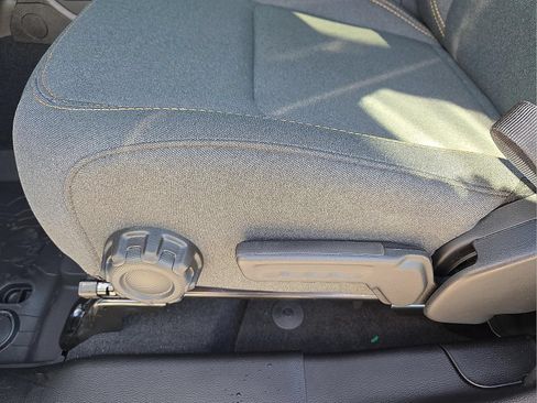 Used 2025 Jeep Gladiator Sport AWD/4WD image 15