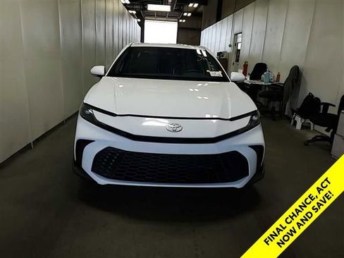 Used 2025 Toyota Camry SE FWD image 25