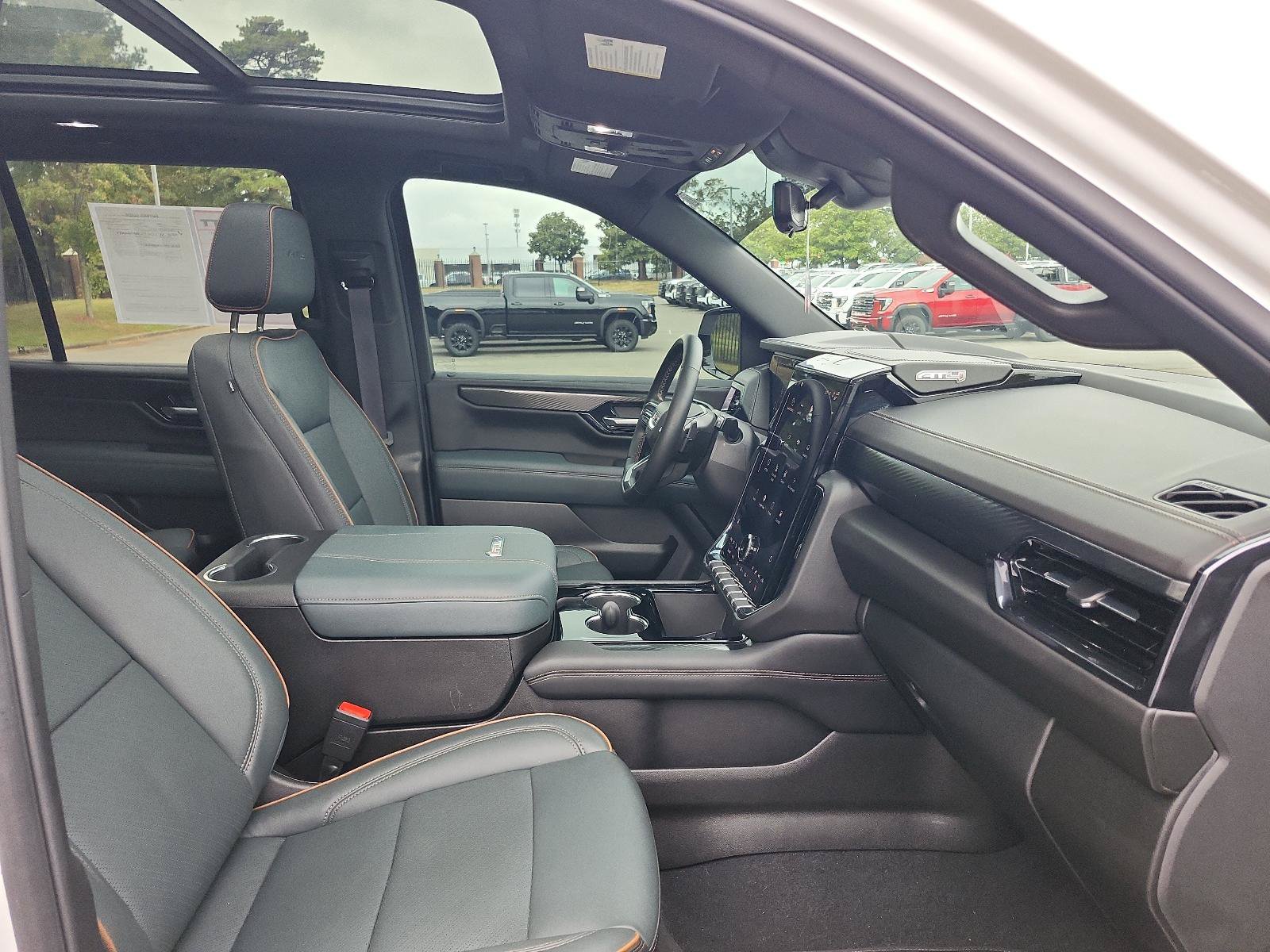 Certified 2025 GMC Yukon AT4 w/ AT4 Premium Package AWD/4WD image 10