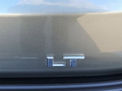 Certified 2024 Chevrolet Suburban LT image 32