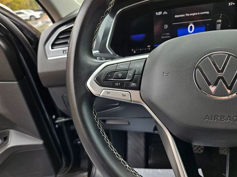 Used 2022 Volkswagen Tiguan SE image 10