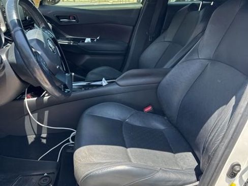 Used 2019 Toyota C-HR Limited FWD image 8