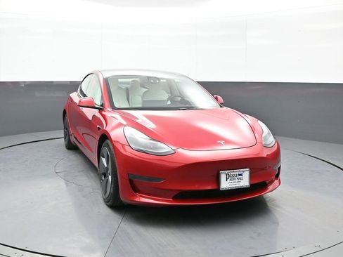 Used 2021 Tesla Model 3 Standard Range Plus image 3