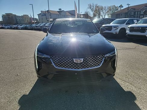 Used 2025 Cadillac CT4 Luxury image 2