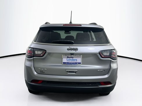 Used 2022 Jeep Compass Latitude w/ Sun and Sound Group AWD/4WD image 6