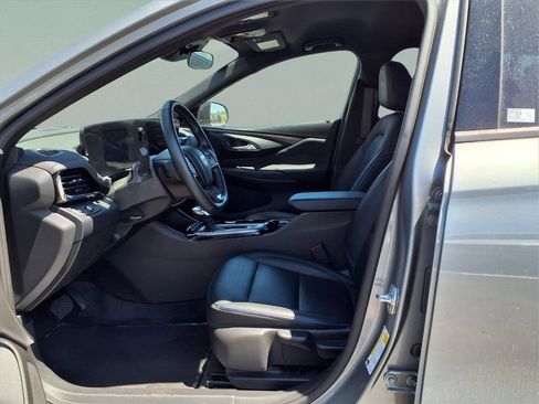 Certified 2025 Buick Envista Sport Touring FWD image 18