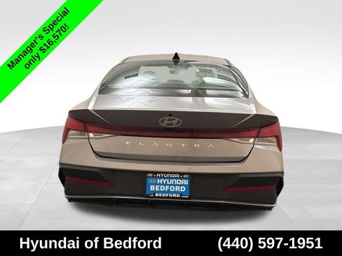 Used 2024 Hyundai Elantra SEL FWD image 6