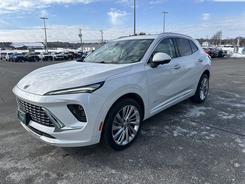 Certified 2025 Buick Envision Avenir image 3