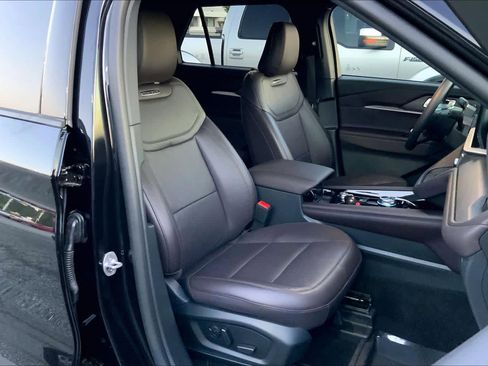 Used 2025 Ford Explorer Platinum image 9