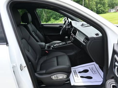 Used 2026 Porsche Macan AWD/4WD image 19