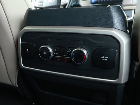 Used 2024 Ford Expedition Limited image 32