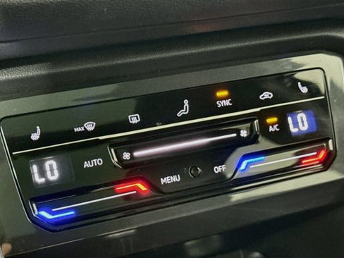 Certified 2023 Volkswagen Tiguan SE R-Line AWD/4WD image 19