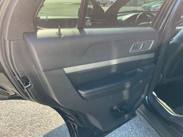 Used 2017 Ford Explorer XLT w/ Equipment Group 202A AWD/4WD image 22