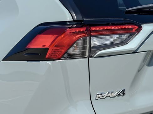 Certified 2020 Toyota RAV4 XLE FWD image 26