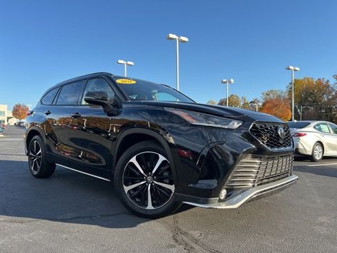 Used 2021 Toyota Highlander XSE image 3