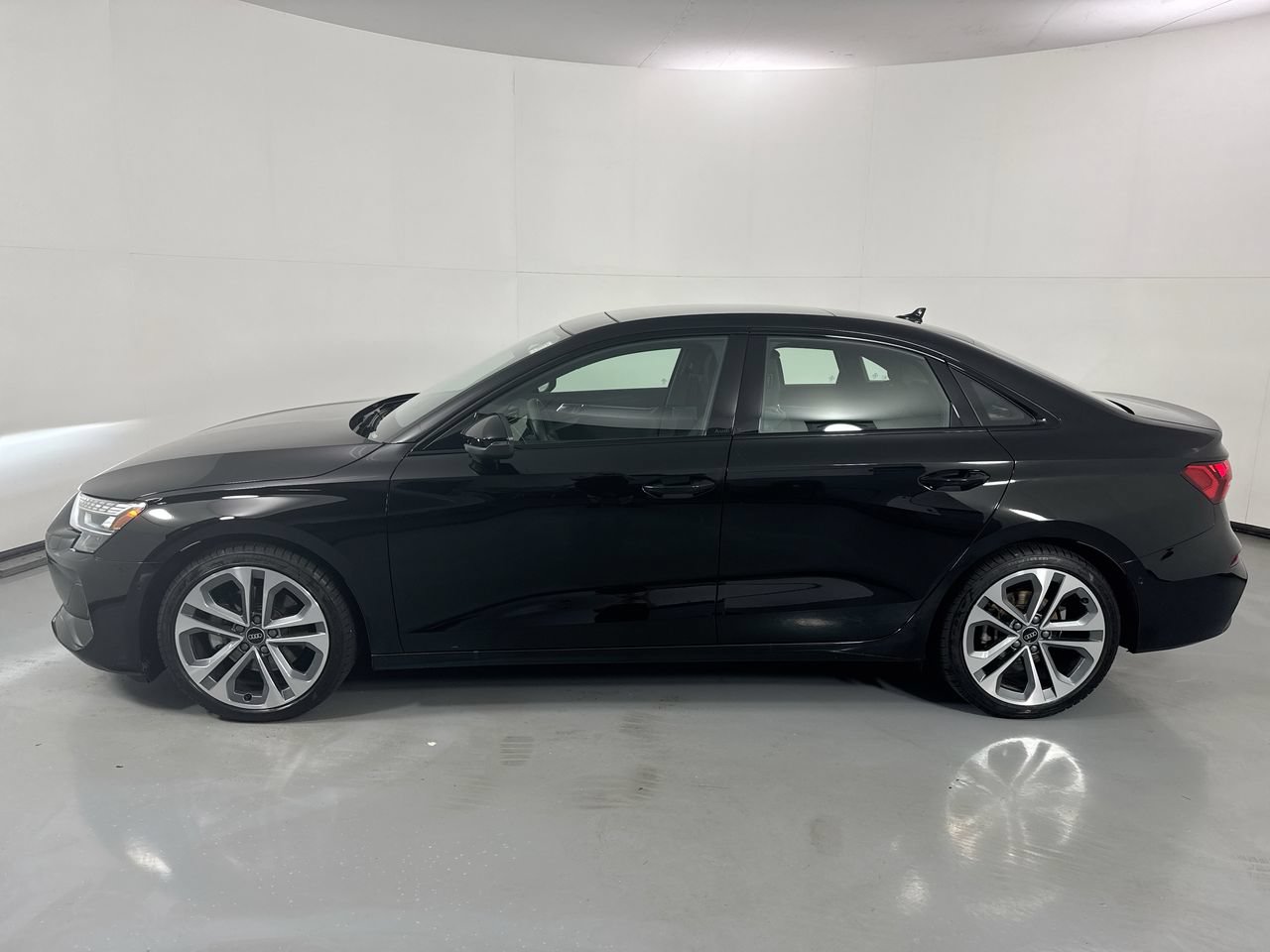Used 2025 Audi A3 2.0T Premium Plus w/ Premium Plus Package AWD/4WD image 2