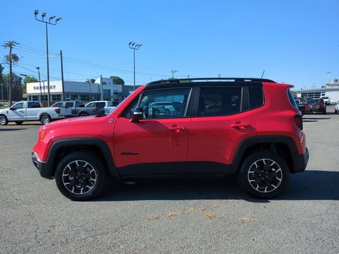 Used 2023 Jeep Renegade Trailhawk AWD/4WD image 2