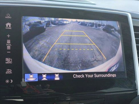 Used 2017 Honda Pilot Touring image 14