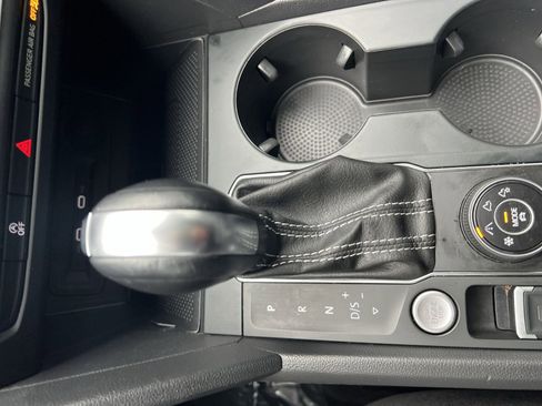 Used 2021 Volkswagen Atlas SE image 21