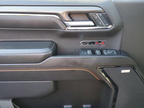 Used 2023 GMC Sierra 1500 AT4 w/ AT4 Premium Package AWD/4WD image 17