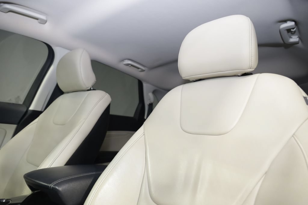 Used 2018 Ford Edge Titanium w/ Technology Package FWD image 15