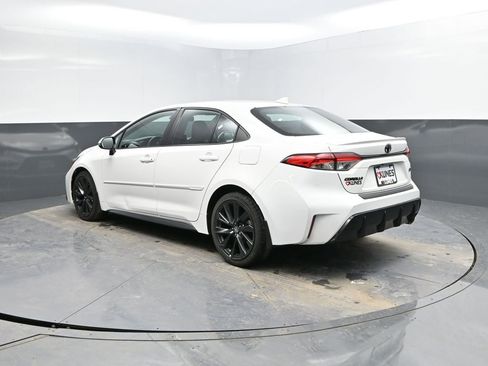 Used 2023 Toyota Corolla SE image 6
