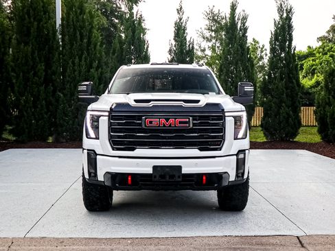 Used 2024 GMC Sierra 2500 AT4 w/ Technology Package AWD/4WD image 3