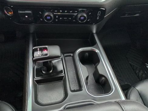 Used 2025 Chevrolet Silverado 1500 LT Trail Boss w/ Convenience Package II image 4