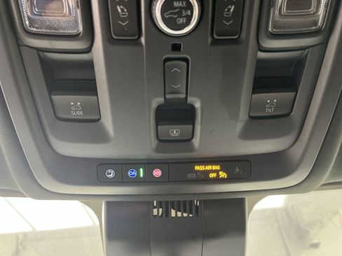 Certified 2025 GMC Yukon XL Denali Ultimate w/ LPO, Floor Liner Package AWD/4WD image 32