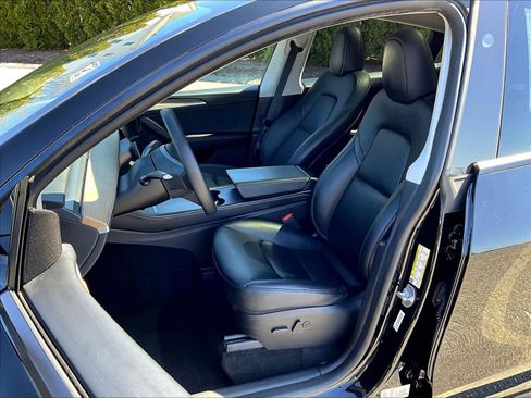 Used 2024 Tesla Model Y Long Range AWD/4WD image 10