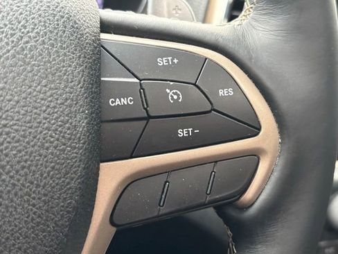 Used 2017 Jeep Grand Cherokee Limited AWD/4WD image 12