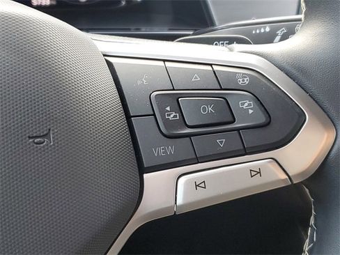 Certified 2025 Volkswagen Atlas Cross Sport SE image 27