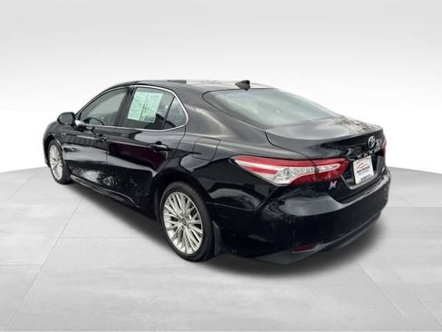 Used 2019 Toyota Camry XLE image 8