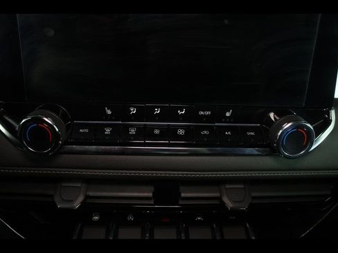 Used 2023 Chevrolet Colorado LT w/ LT Convenience Package III image 30