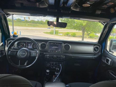Used 2021 Jeep Gladiator Sport AWD/4WD image 5