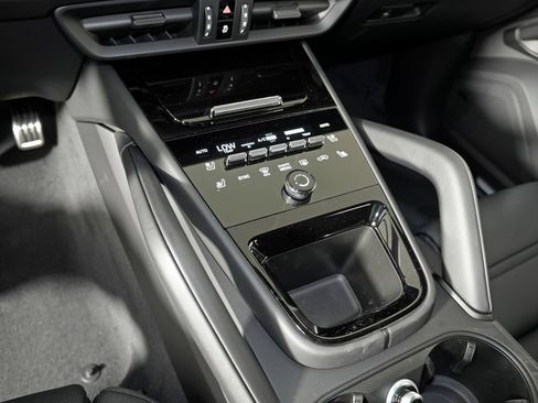 New 2026 Porsche Cayenne S AWD/4WD image 31