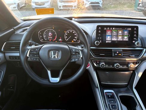 Used 2018 Honda Accord Touring image 12