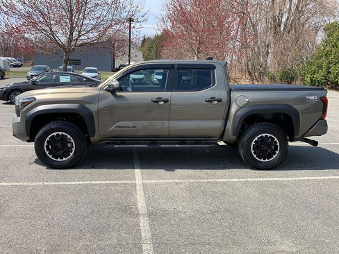 Used 2026 Toyota Tacoma TRD Off-Road image 2