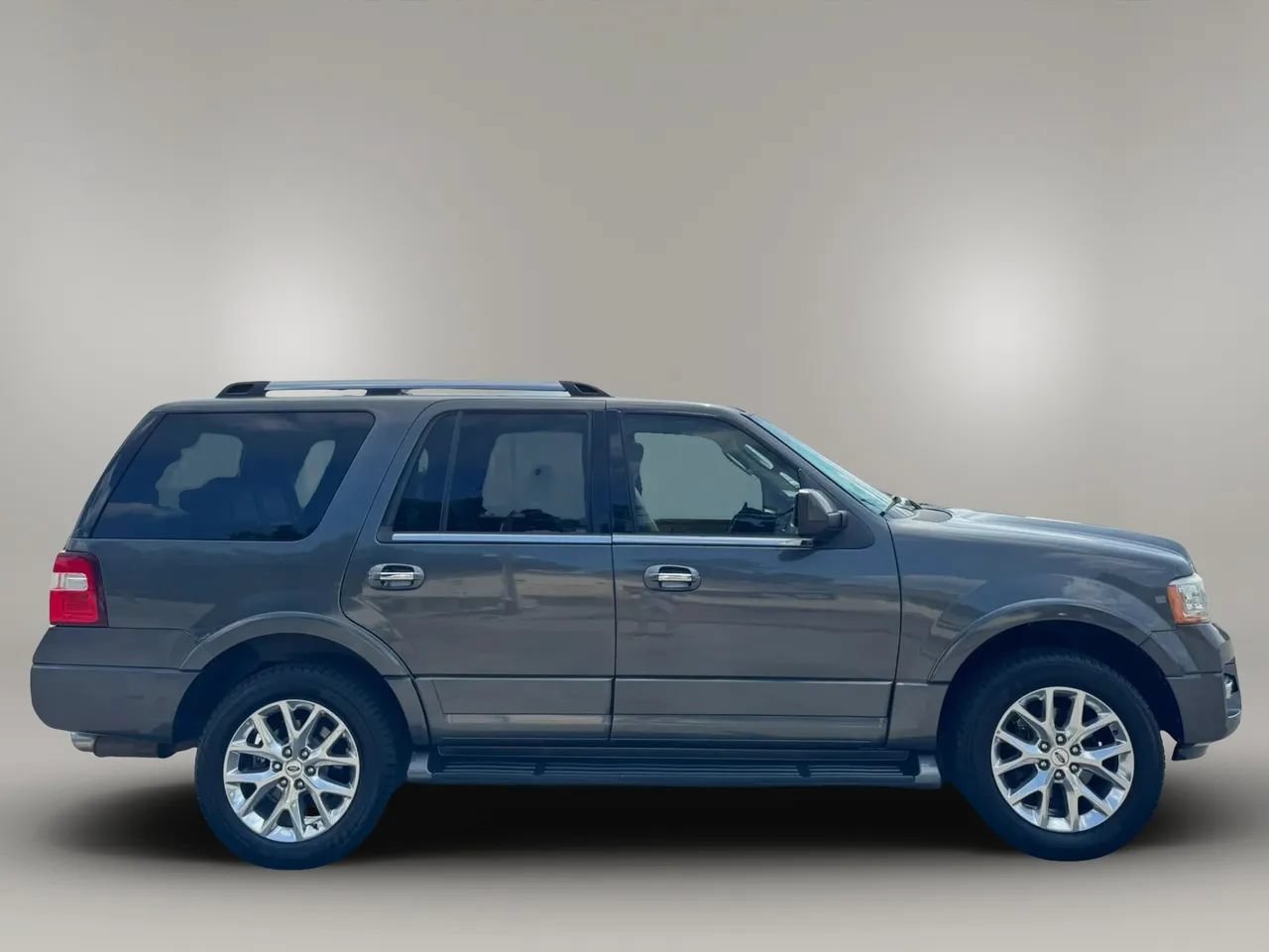 Used 2017 Ford Expedition Limited RWD image 4