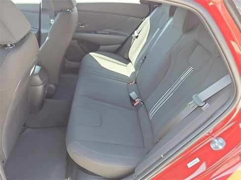 New 2025 Hyundai Elantra SEL image 17