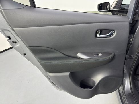 Used 2025 Nissan Leaf S image 35