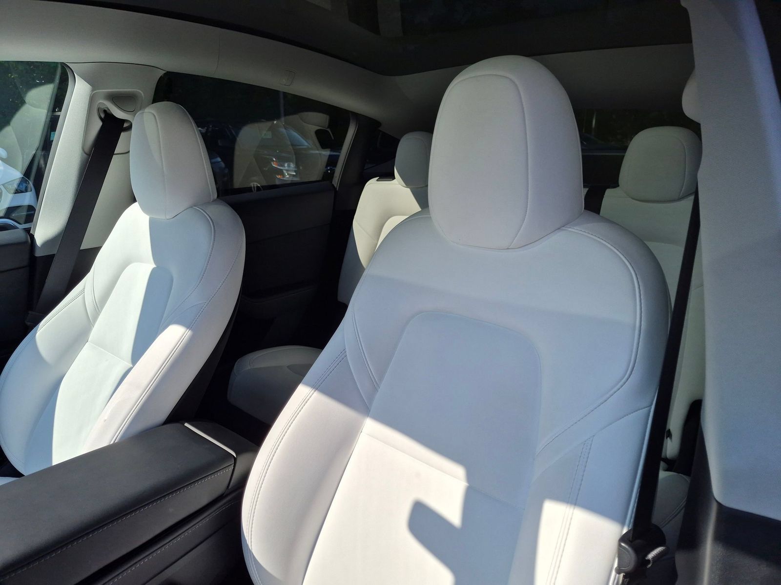 Used 2025 Tesla Model Y Long Range RWD image 15