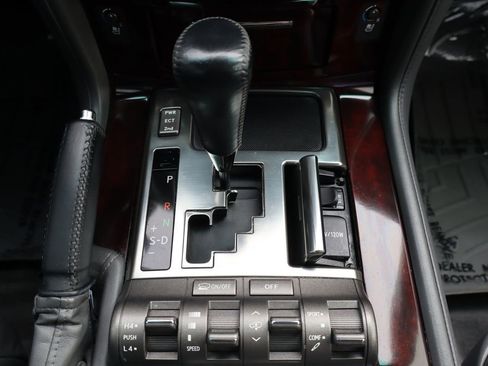 Used 2010 Lexus LX 570 4WD image 40