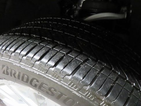 Used 2024 GMC Yukon XL Denali image 7