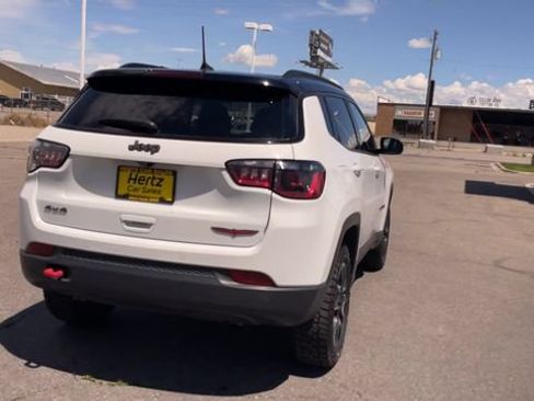 Used 2025 Jeep Compass Trailhawk AWD/4WD image 9