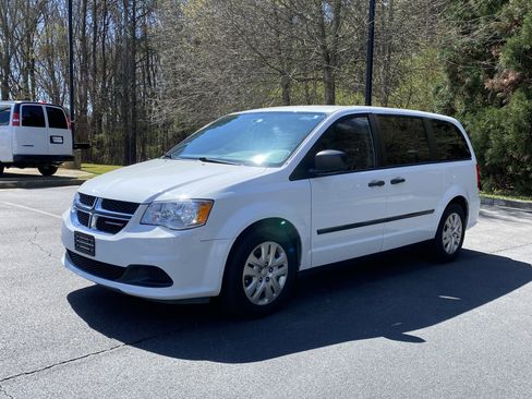 Used 2016 Dodge Grand Caravan American Value Package w/ UConnect Hands-Free Group image 5