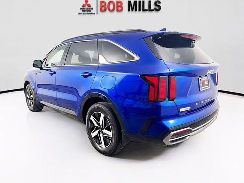 Used 2022 Kia Sorento EX w/ Panoramic Sunroof Package FWD image 5